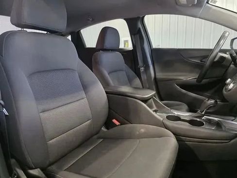 Used 2018 Chevrolet Malibu LT image 39