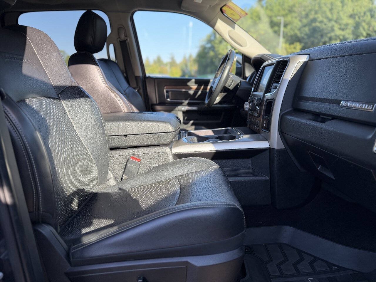 Used 2016 RAM 1500 Laramie w/ Convenience Group AWD/4WD image 5