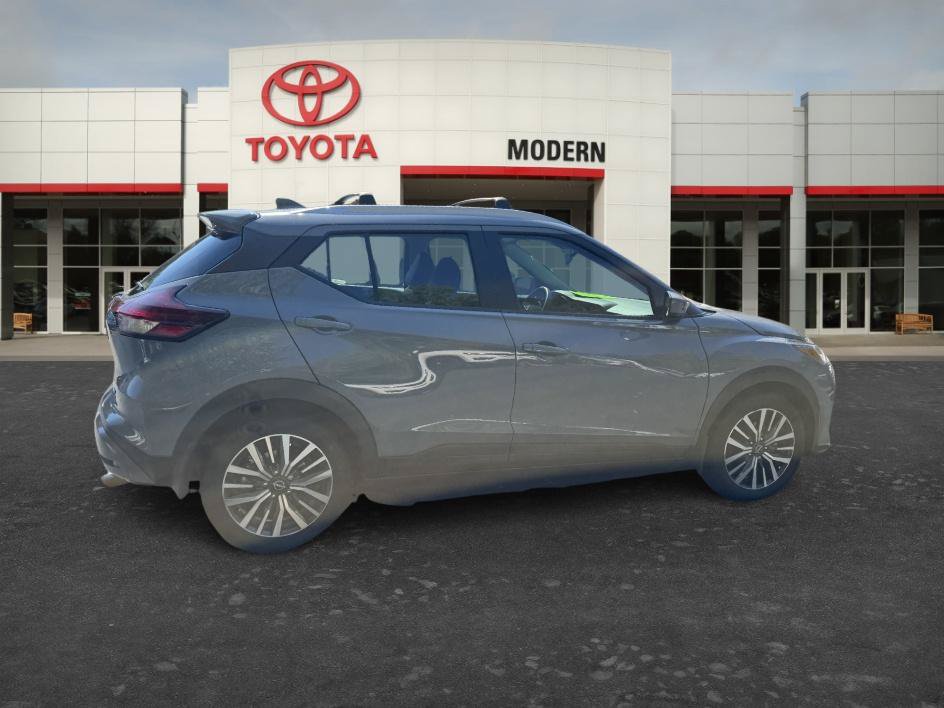 Used 2022 Nissan Kicks SV w/ Interior Electronics Package FWD image 13