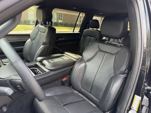 Used 2024 Jeep Wagoneer Series III AWD/4WD image 12