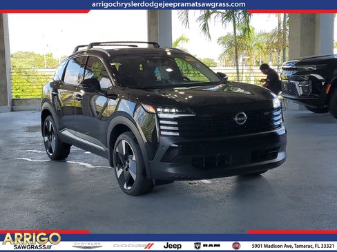 Used 2025 Nissan Kicks SR w/ Illumination Package FWD image 1