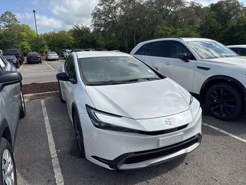 Used 2024 Toyota Prius XLE image 3