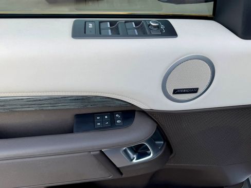 Used 2019 Land Rover Discovery HSE image 44