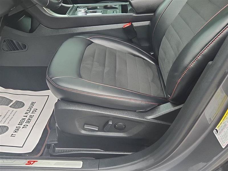 Used 2024 Ford Edge ST-Line AWD/4WD image 12