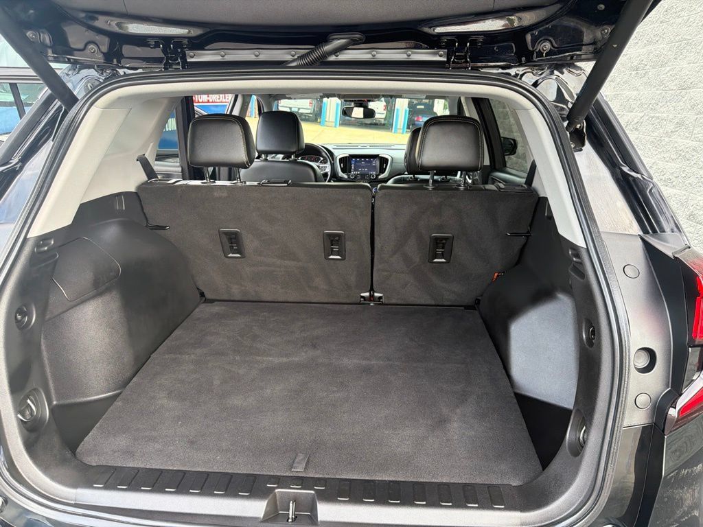 Used 2022 GMC Terrain SLT AWD/4WD image 11
