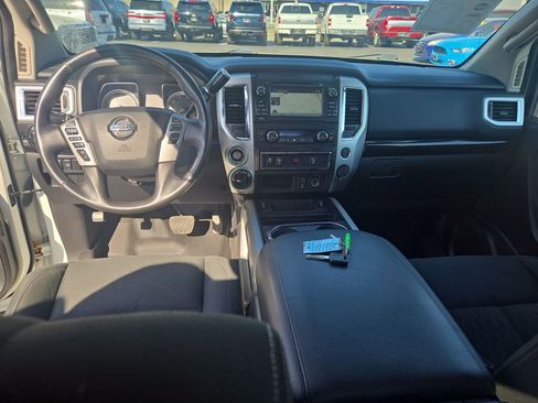 Used 2018 Nissan Titan SV w/ SV Convenience Package image 26