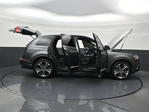 Used 2023 Audi Q7 3.0T Premium Plus w/ Premium Plus Package AWD/4WD image 33