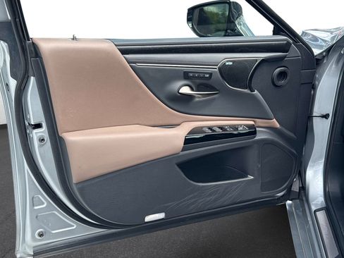 Used 2024 Lexus ES 350 Ultra Luxury w/ Accessory Package (Z2) FWD image 17