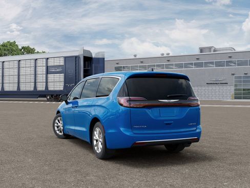 New 2026 Chrysler Pacifica Limited image 3