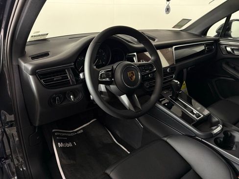 Certified 2026 Porsche Macan AWD/4WD image 4