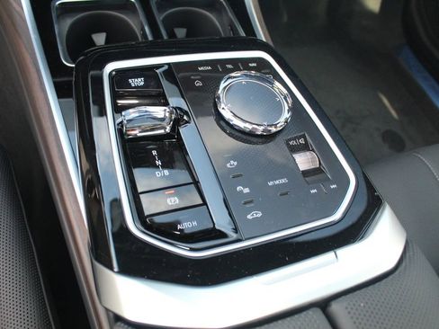 New 2026 BMW i7 xDrive60 w/ Premium Package AWD/4WD image 14