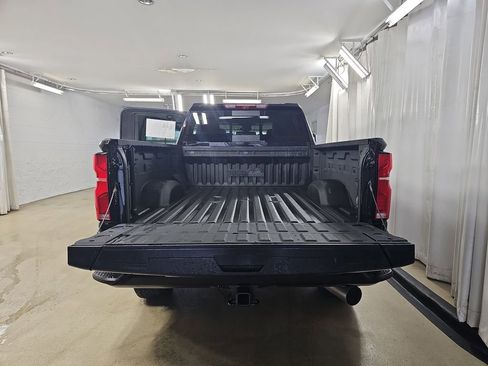 Used 2024 Chevrolet Silverado 2500 High Country w/ Technology Package AWD/4WD image 15