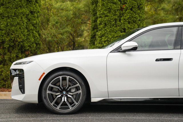Used 2024 BMW i7 xDrive60 AWD/4WD image 6
