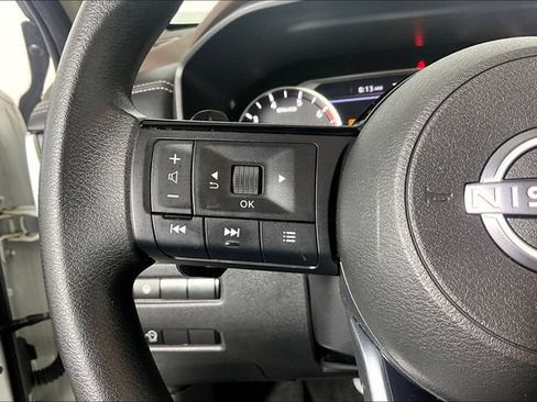 Used 2023 Nissan Rogue SV AWD/4WD image 18