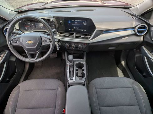 Used 2025 Chevrolet Trax LS FWD image 26