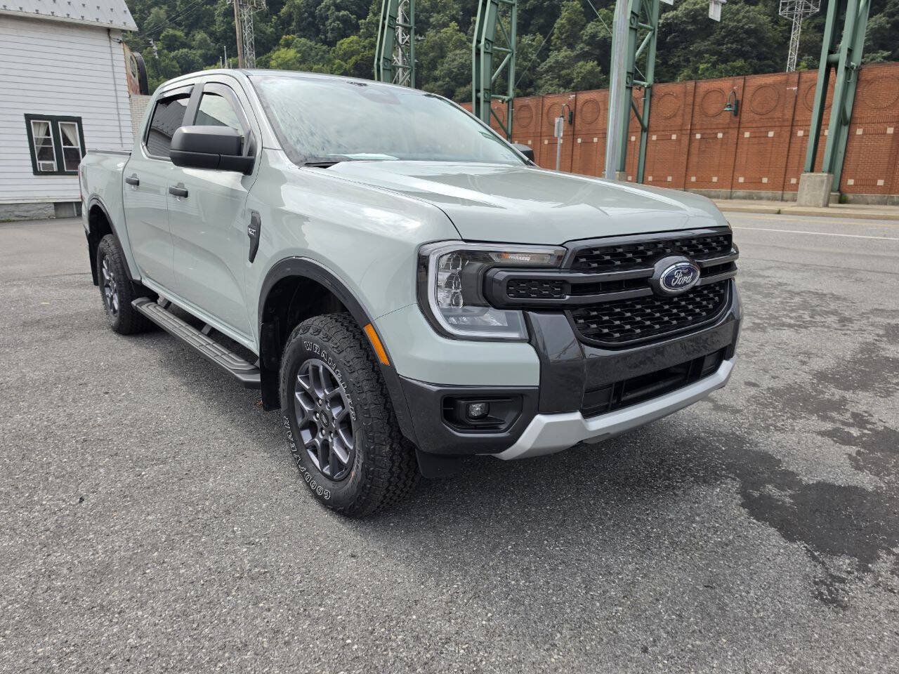 Used 2024 Ford Ranger XLT w/ FX4 Off-Road Package AWD/4WD image 2