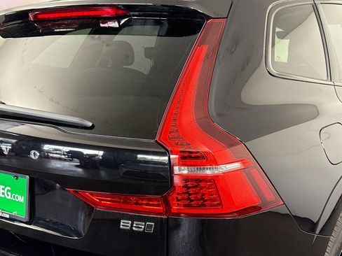 Used 2025 Volvo XC60 B5 Plus image 34
