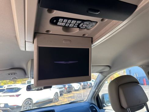 Used 2012 Chrysler Town & Country Touring-L w/ Driver Convenience Group image 25