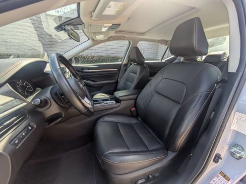 Used 2025 Nissan Altima 2.5 SR w/ SR Premium Package AWD/4WD image 25