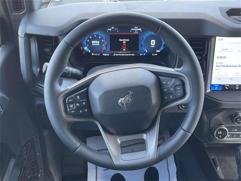 New 2025 Ford Bronco Badlands image 9