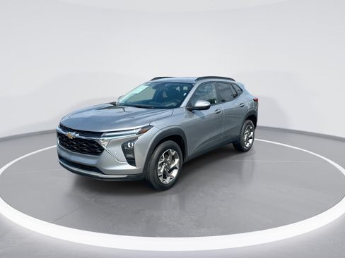Used 2025 Chevrolet Trax LT w/ LT Convenience Package FWD image 5