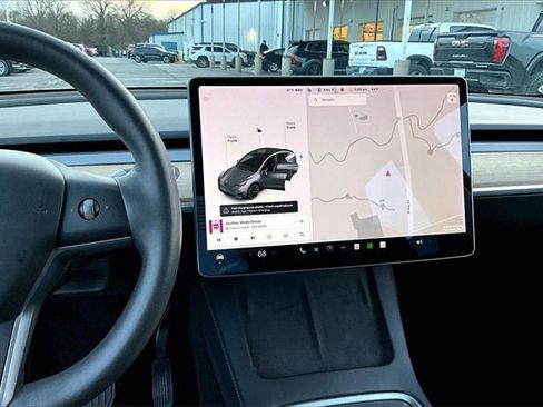 Used 2021 Tesla Model Y Long Range image 9