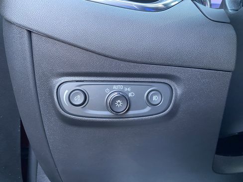 Used 2023 Chevrolet Equinox Premier FWD image 18