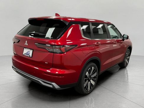 New 2025 Mitsubishi Outlander SE image 3