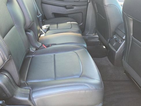 Used 2018 Ford Explorer XLT w/ Equipment Group 202A AWD/4WD image 17
