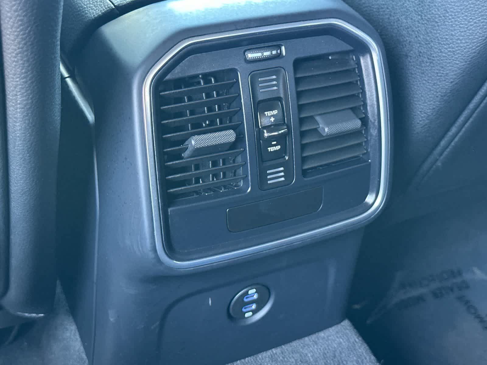 Certified 2025 Porsche Macan AWD/4WD image 14