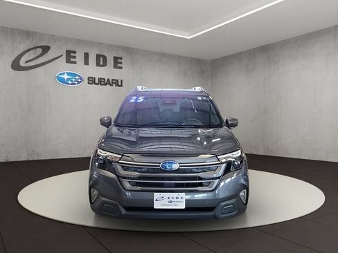 Used 2025 Subaru Forester Premium AWD/4WD image 6