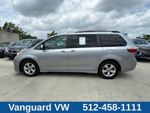 Used 2018 Toyota Sienna LE FWD image 6