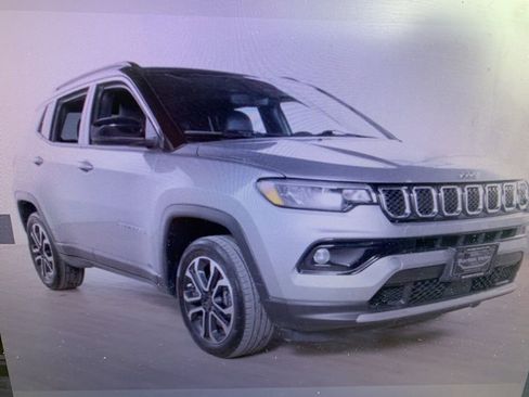 Used 2024 Jeep Compass Limited w/ Sun and Sound Group AWD/4WD image 16