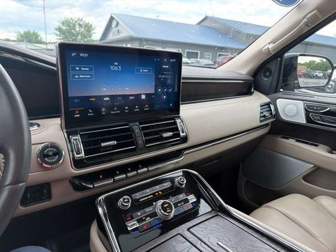 Used 2022 Lincoln Navigator Reserve AWD/4WD image 36