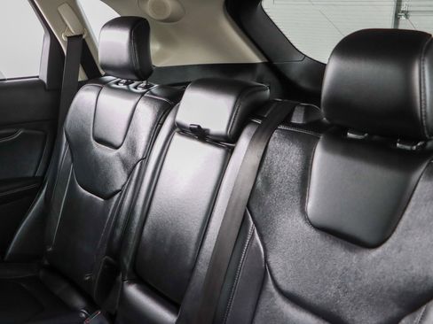 Used 2019 Ford Edge Titanium image 24