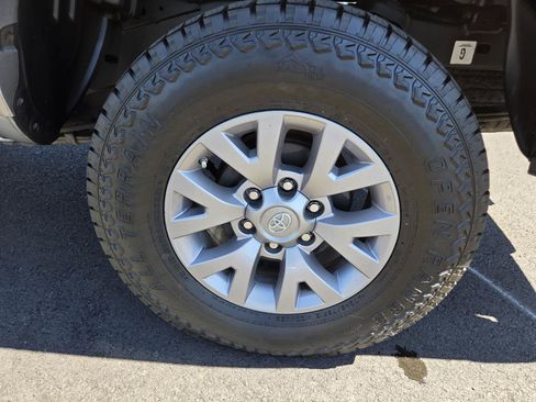 Used 2019 Toyota Tacoma SR5 AWD/4WD image 9