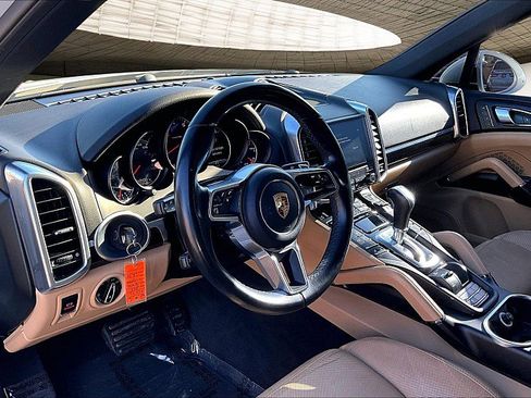 Used 2018 Porsche Cayenne Platinum Edition w/ Premium Package image 13