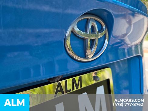 Used 2019 Toyota C-HR XLE image 10