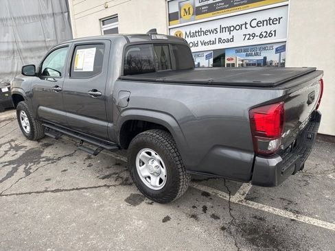 Used 2022 Toyota Tacoma TRD Off-Road image 3