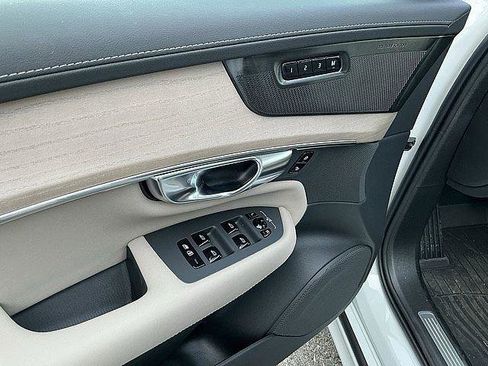 New 2026 Volvo XC90 T8 Plus w/ Protection Package Premier AWD/4WD image 16