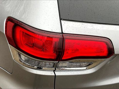 Used 2020 Jeep Grand Cherokee Limited AWD/4WD image 23