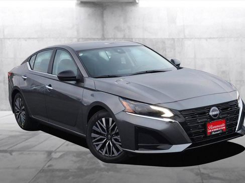 New 2025 Nissan Altima 2.5 SV image 2