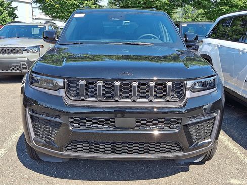 New 2026 Jeep Grand Cherokee Altitude AWD/4WD image 2