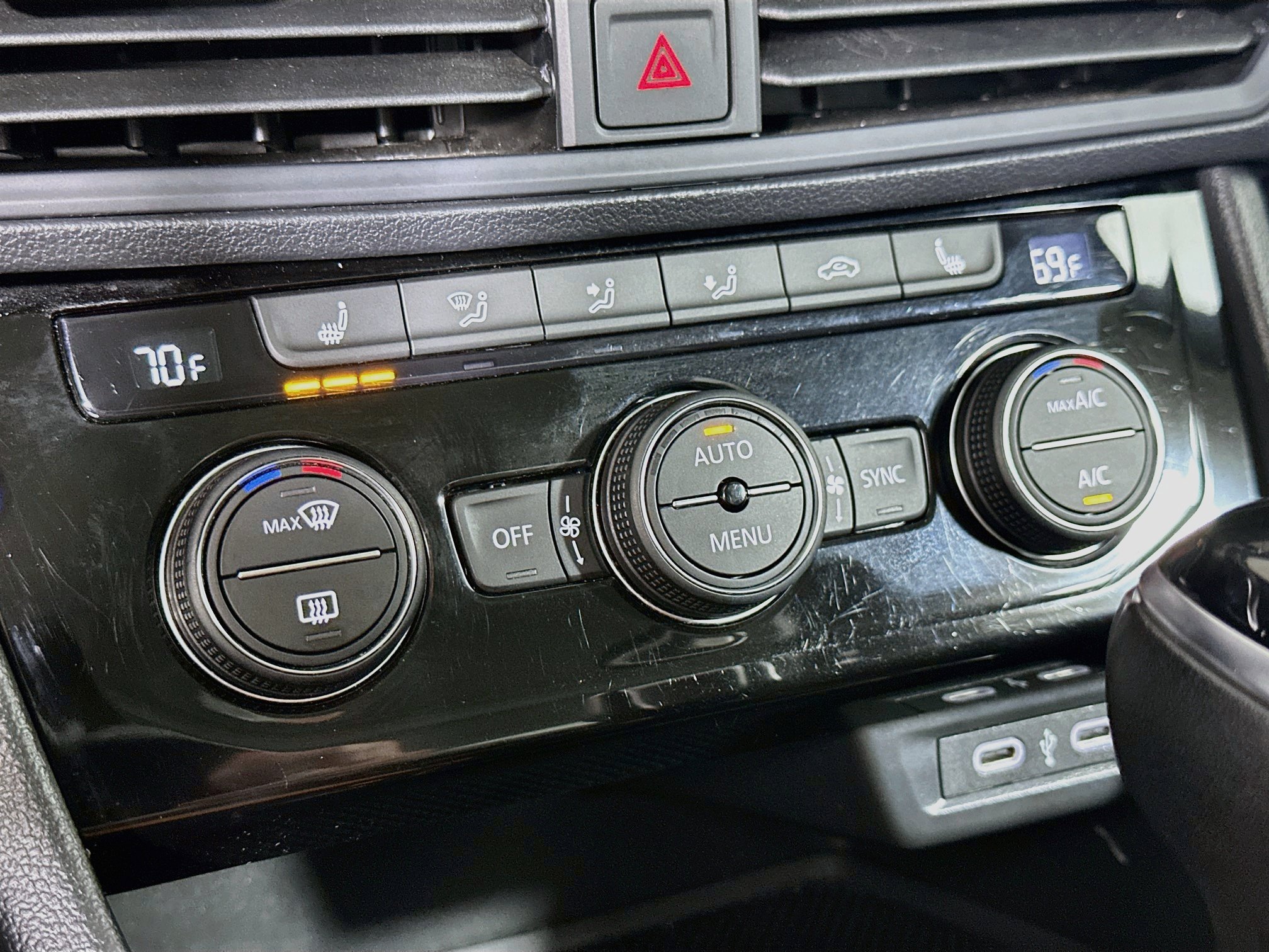 Used 2024 Volkswagen Jetta SE FWD image 23