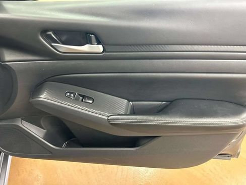 Used 2025 Nissan Altima 2.5 SV FWD image 21
