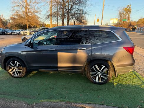 Used 2018 Honda Pilot Touring image 12