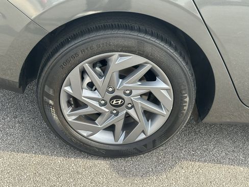 Used 2024 Hyundai Elantra SEL image 19