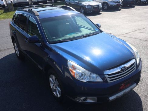 Used 2011 Subaru Outback 2.5i Limited w/ PWR Moonroof Pkg AWD/4WD image 13
