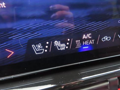 Certified 2025 Chevrolet Silverado EV RST AWD/4WD image 33