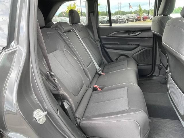Used 2026 Jeep Grand Cherokee Laredo RWD image 41